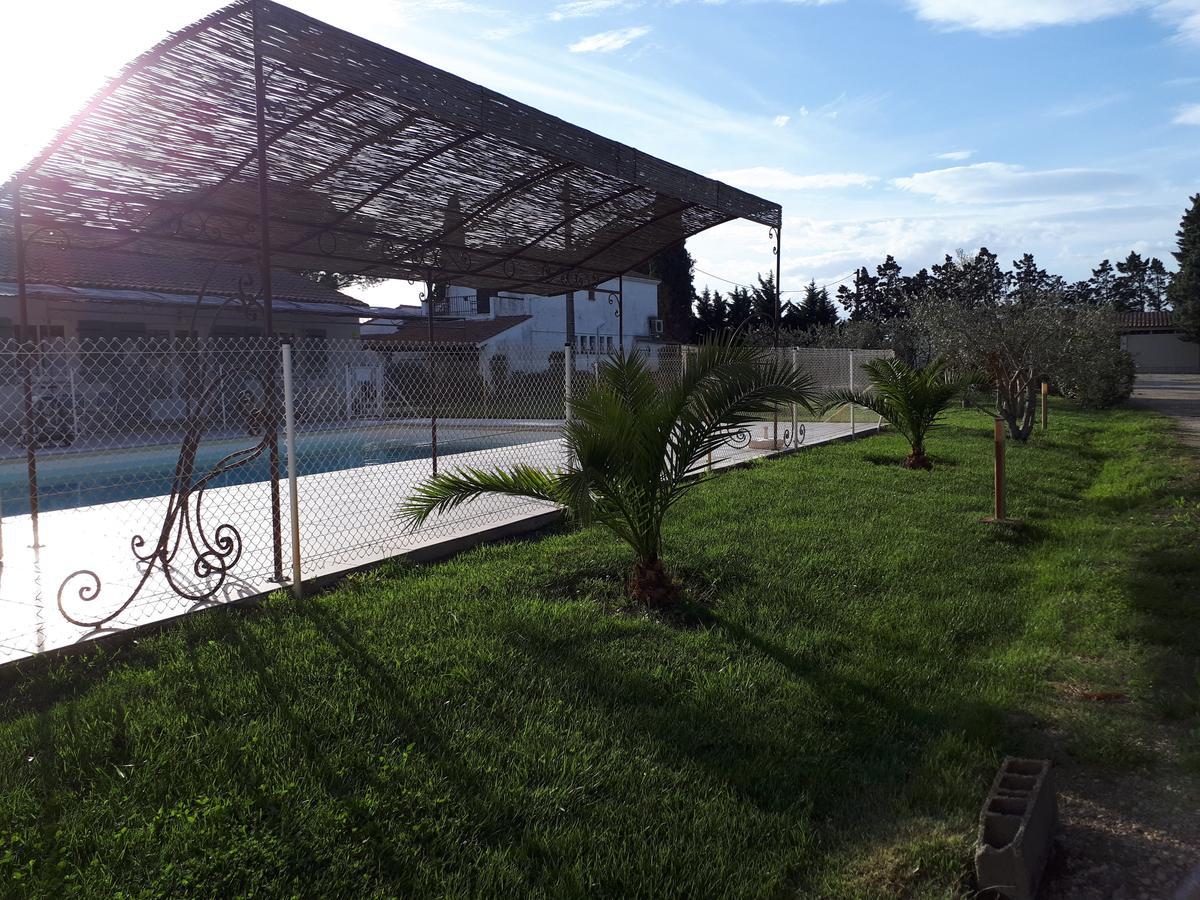 Hotel Logis Des Granges Arles